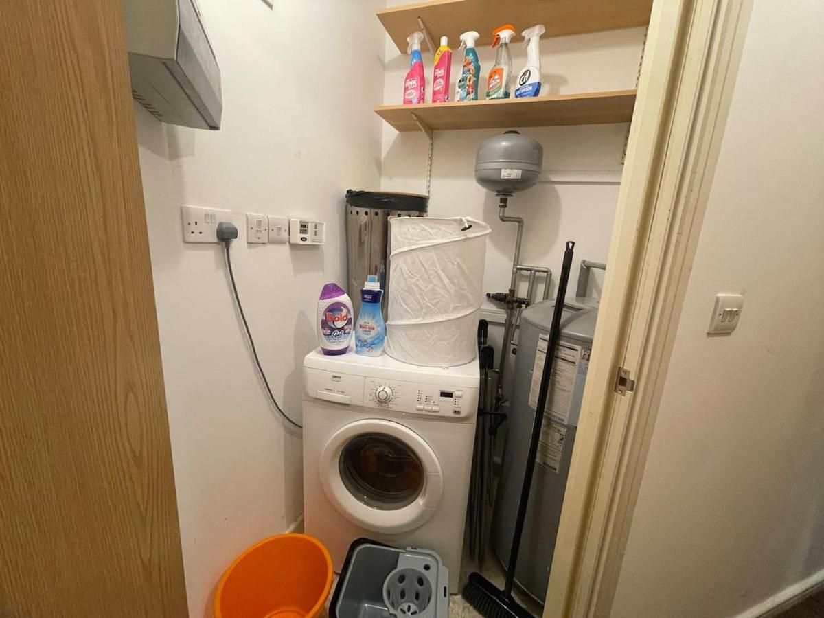 Cityfront Cosy Apt Near City Centre & Etihad Stadium, Free Parking Манчестър Екстериор снимка