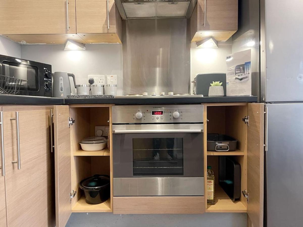 Cityfront Cosy Apt Near City Centre & Etihad Stadium, Free Parking Манчестър Екстериор снимка